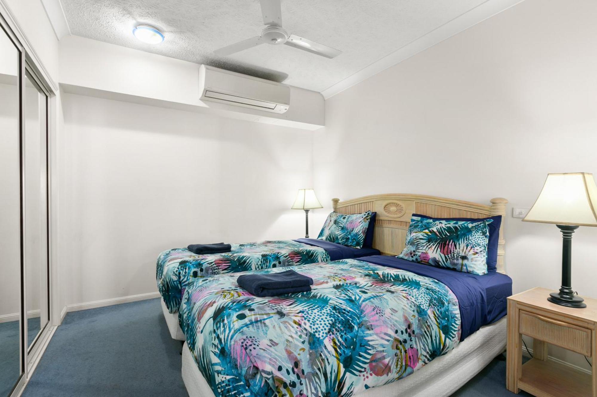 Alassio Beachfront Apartments Palm Cove Phòng bức ảnh
