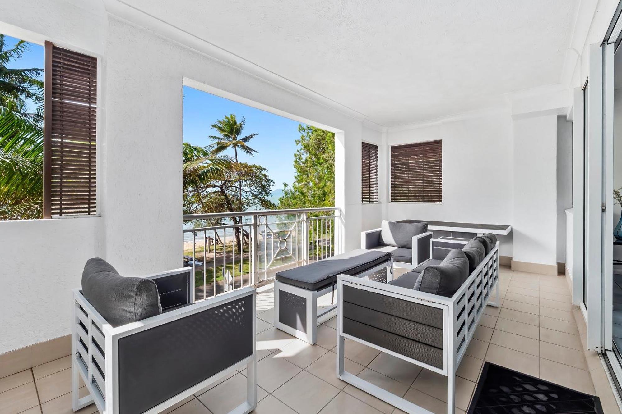 Alassio Beachfront Apartments Palm Cove Phòng bức ảnh