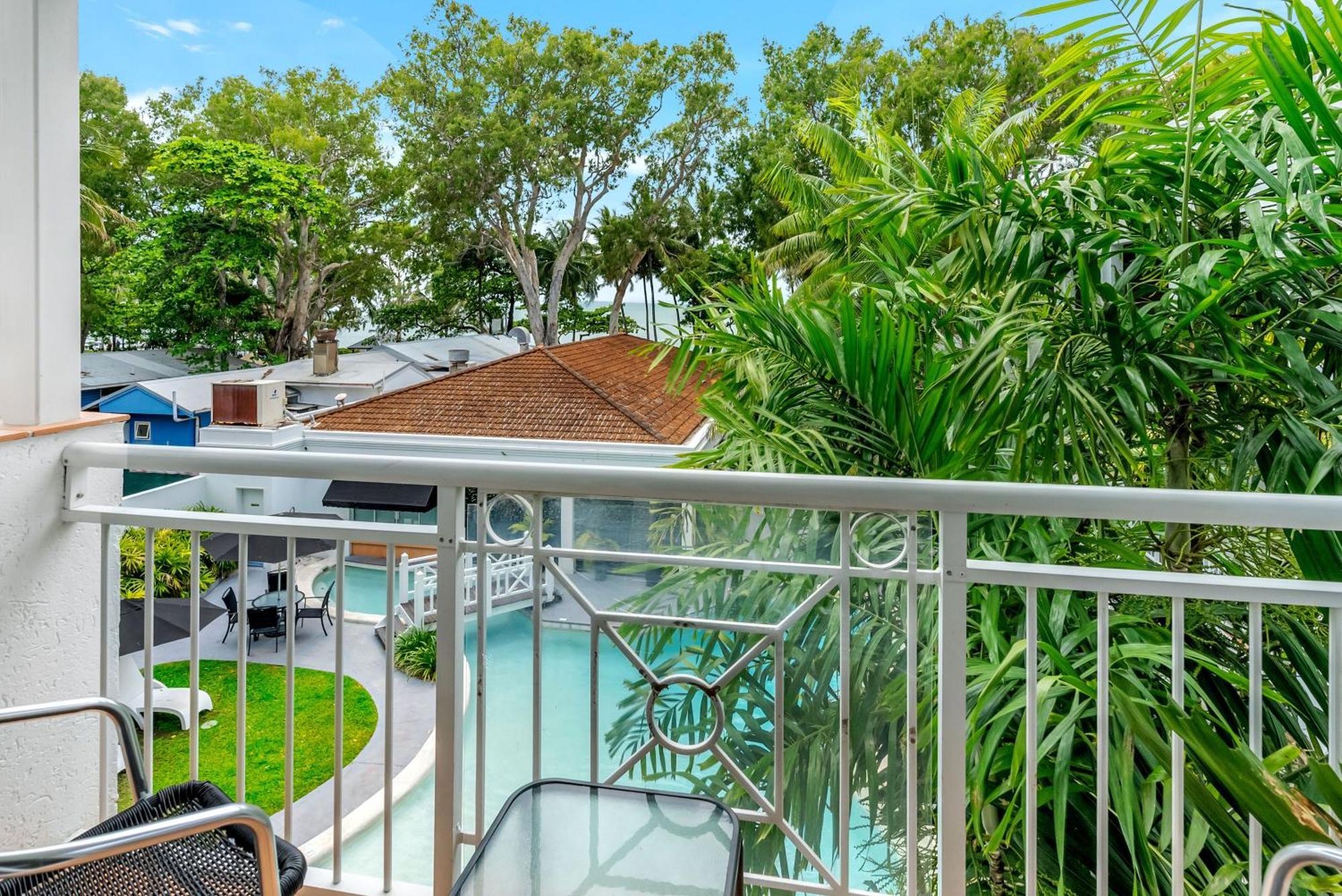 Alassio Beachfront Apartments Palm Cove Phòng bức ảnh